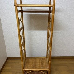 籐衣装掛け引出し付きの画像