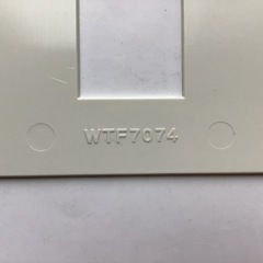 パナソニックのコスモシリーズワイド21 スイッチプレート WTF7074の画像