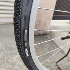 新品タイヤ カゴ ベル ワイヤー鍵付のオートライト自転車の画像