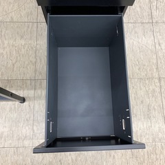 【ジモティー割引で最大15％OFF⭐️】スチールデスクワゴン 黒の画像