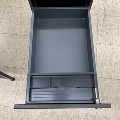 【ジモティー割引で最大15％OFF⭐️】スチールデスクワゴン 黒の画像