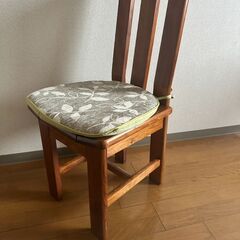 椅子 4脚 クッション付きの画像