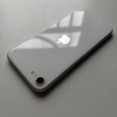 iPhone SE2 ホワイト 64GB 美品の画像