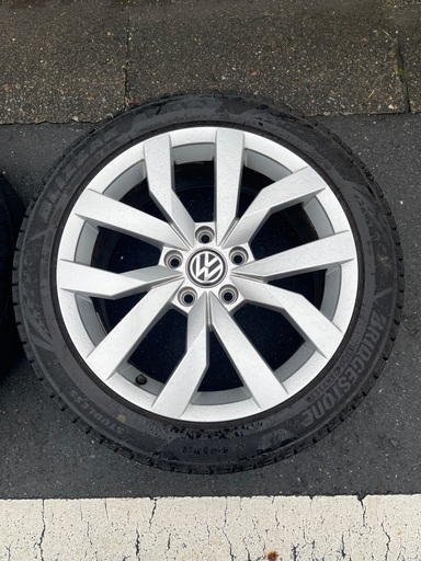 スタッドレスタイヤ225/45R17 VWアルミホイール
