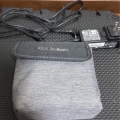 ASUS モバイルプロジェクターの画像