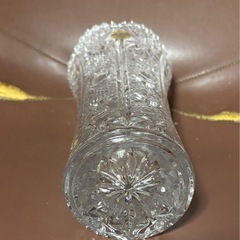 SPGA Japan 美しいカットガラスの花瓶　21x10cmの画像