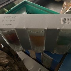 お皿、コップ、多数有りますの画像