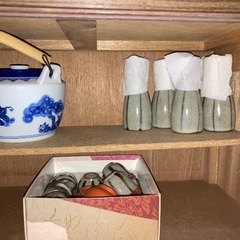 お皿、コップ、多数有りますの画像