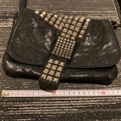 ショルダーバッグ 黒 スタッズの画像