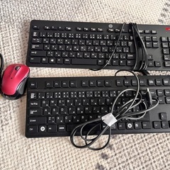 パソコンモニター24インチとキーボードとマウスの画像