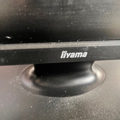 パソコンモニター24インチとキーボードとマウスの画像