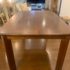 木製ダイニングテーブル　の画像