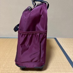 キャスター付きバックの画像