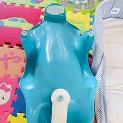 ベビーバススタンドとトラベルベッドの画像