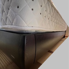 Serta セミダブルマットレス と　ヘッド&引出し付き木製フレームの画像