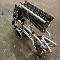 折りたたみ車椅子の画像