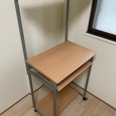 スマートなパソコンデスクの画像