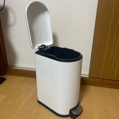 ニトリ　ペダル式ゴミ箱約20Lの画像