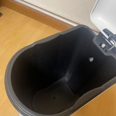 ニトリ　ペダル式ゴミ箱約20Lの画像