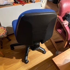 デスクチェア　青　中古品の画像