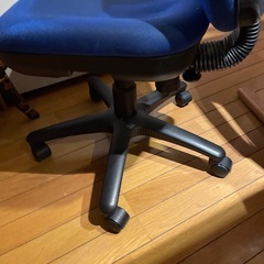 デスクチェア　青　中古品の画像