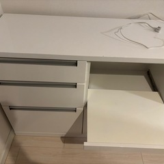 キッチン収納棚の画像