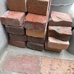 お話中 DIYに！セメント、レンガ の画像