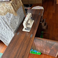 電動ジャノメミシン　足踏み　作業台セット　　　の画像