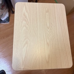 折りたたみテーブルの画像