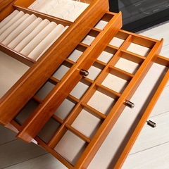 木製アクセサリーケースの画像