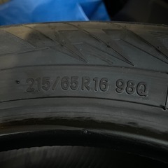 スタッドレスタイヤ215/65R16 98Q　の画像