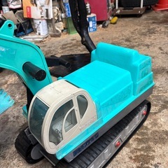 子供用ショベルカーの画像