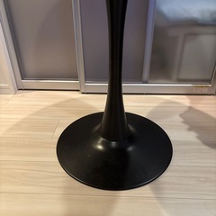 丸テーブルの画像