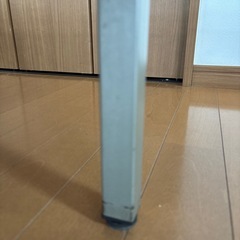 ガラステーブルの画像