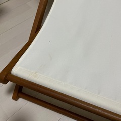 白のキャンバスチェアの画像