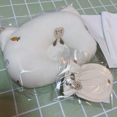 新品 ベビーまくら、ミトン、ガーゼの画像