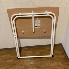 折りたたみ机の画像