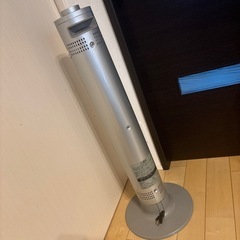 電気ストーブ タワーヒーター　メタリックシルバーの画像