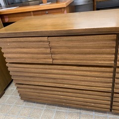 【ジモティー割引で最大15％OFF⭐️】木製キャビネット 3段 ブラウンの画像