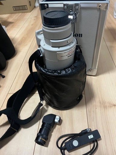 CANON LENS EF 300mm 1:23 ULTRASONIC CANON LENS MADE IN JAPAN