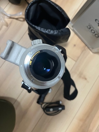 CANON LENS EF 300mm 1:23 ULTRASONIC CANON LENS MADE IN JAPAN