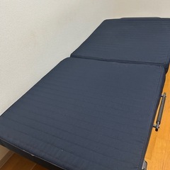 折りたたみベッドの画像