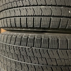 195/65-15 2022年製 VRX2 ブリヂストン　スタッドレス　日産純正
ホイール付きの画像
