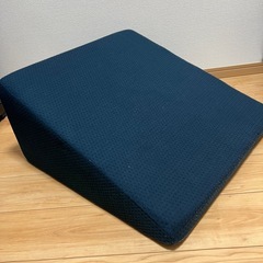 高反発 三角クッション ネイビーの画像