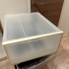 アイリスオーヤマ•無印収納ケース　２つセットの画像