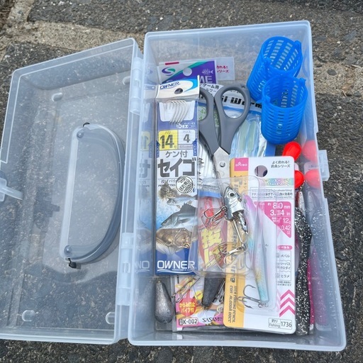 【取引中】釣りセット（竿2本、ルアー、サビキ、オモリ、ハサミ）