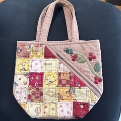 カントリー　
パッチワークバッグ　レッド系の画像