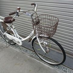 E629　★限定特価★ 中古自転車 【26インチ　軽快車　ホワイト　LEDオートライト 】の画像