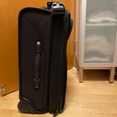 TUMI  スーツケースの画像