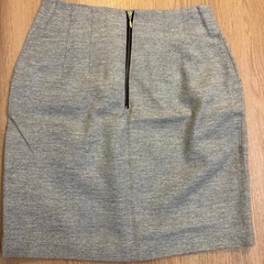 グレー　スカートの画像